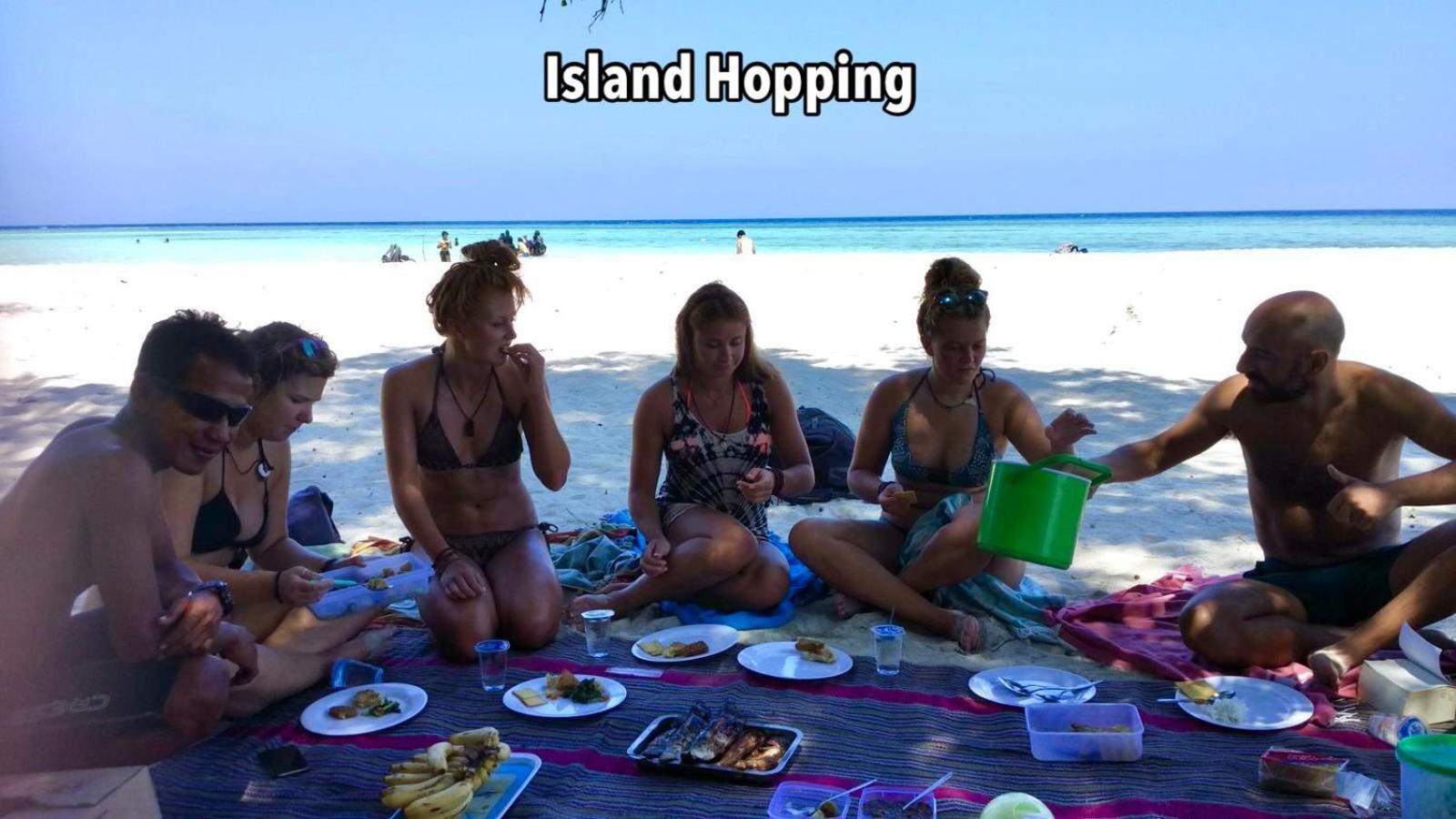 Loyal Friend Hostel Karimunjawa Dış mekan fotoğraf