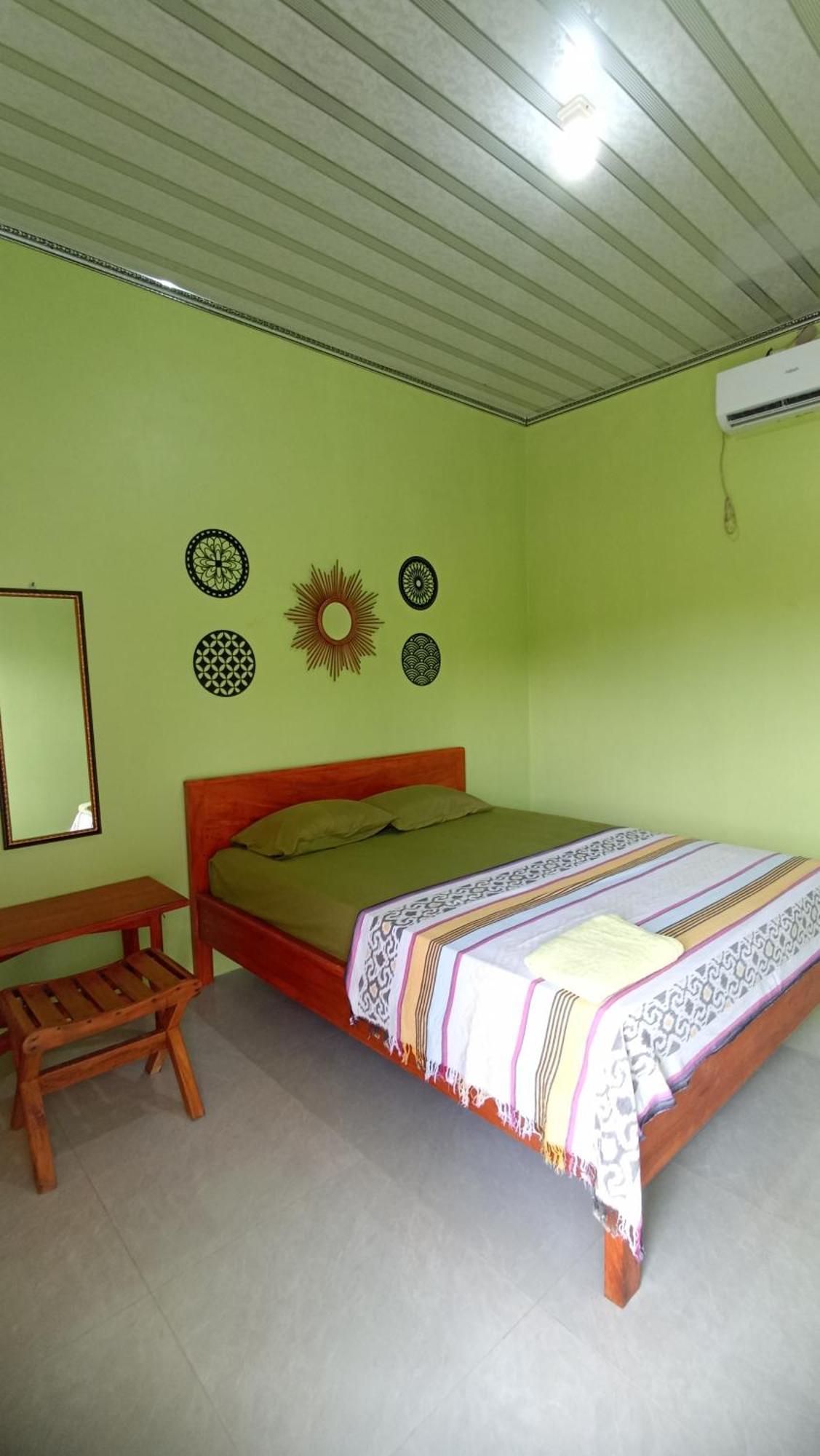 Loyal Friend Hostel Karimunjawa Dış mekan fotoğraf