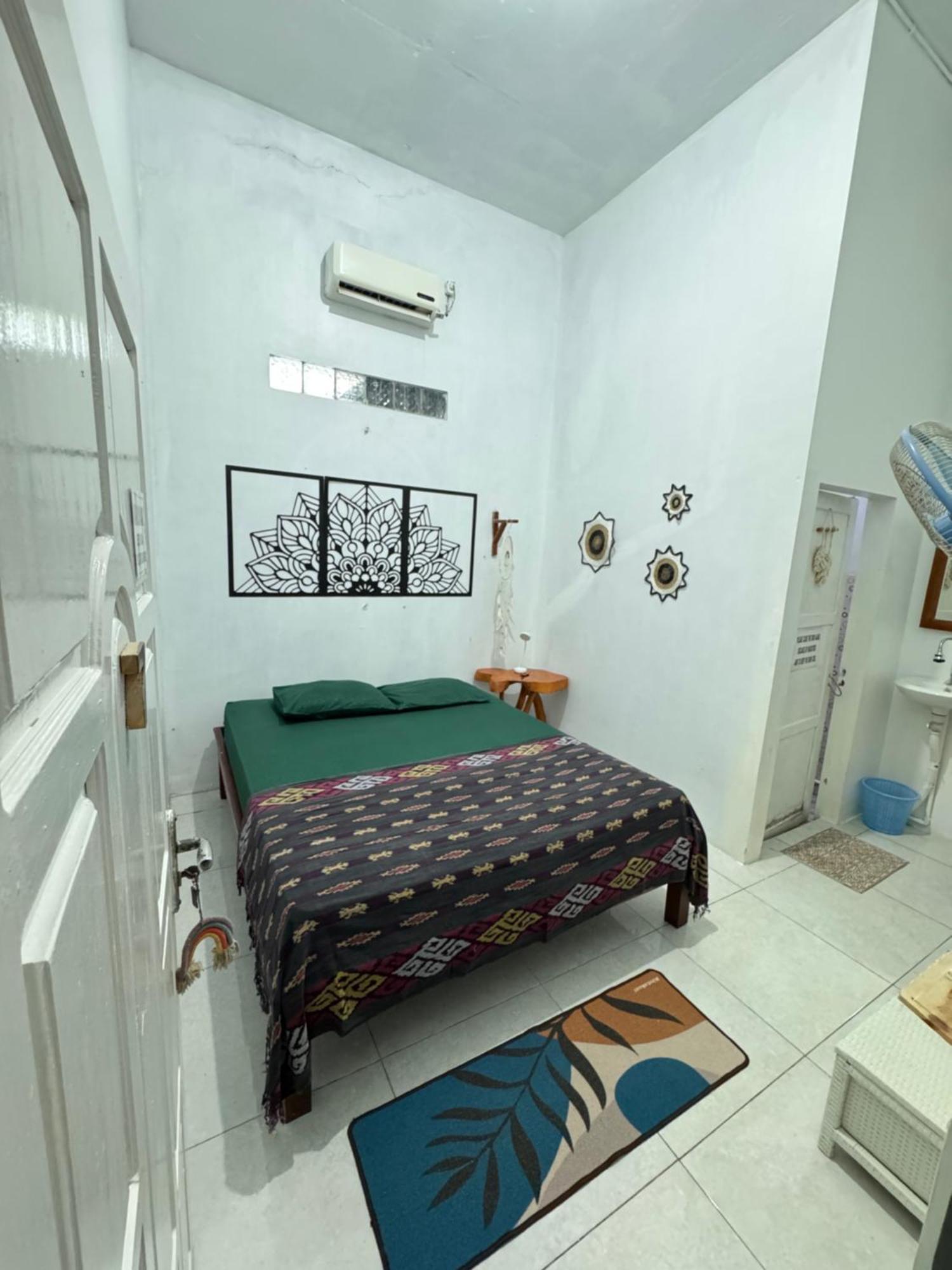 Loyal Friend Hostel Karimunjawa Dış mekan fotoğraf