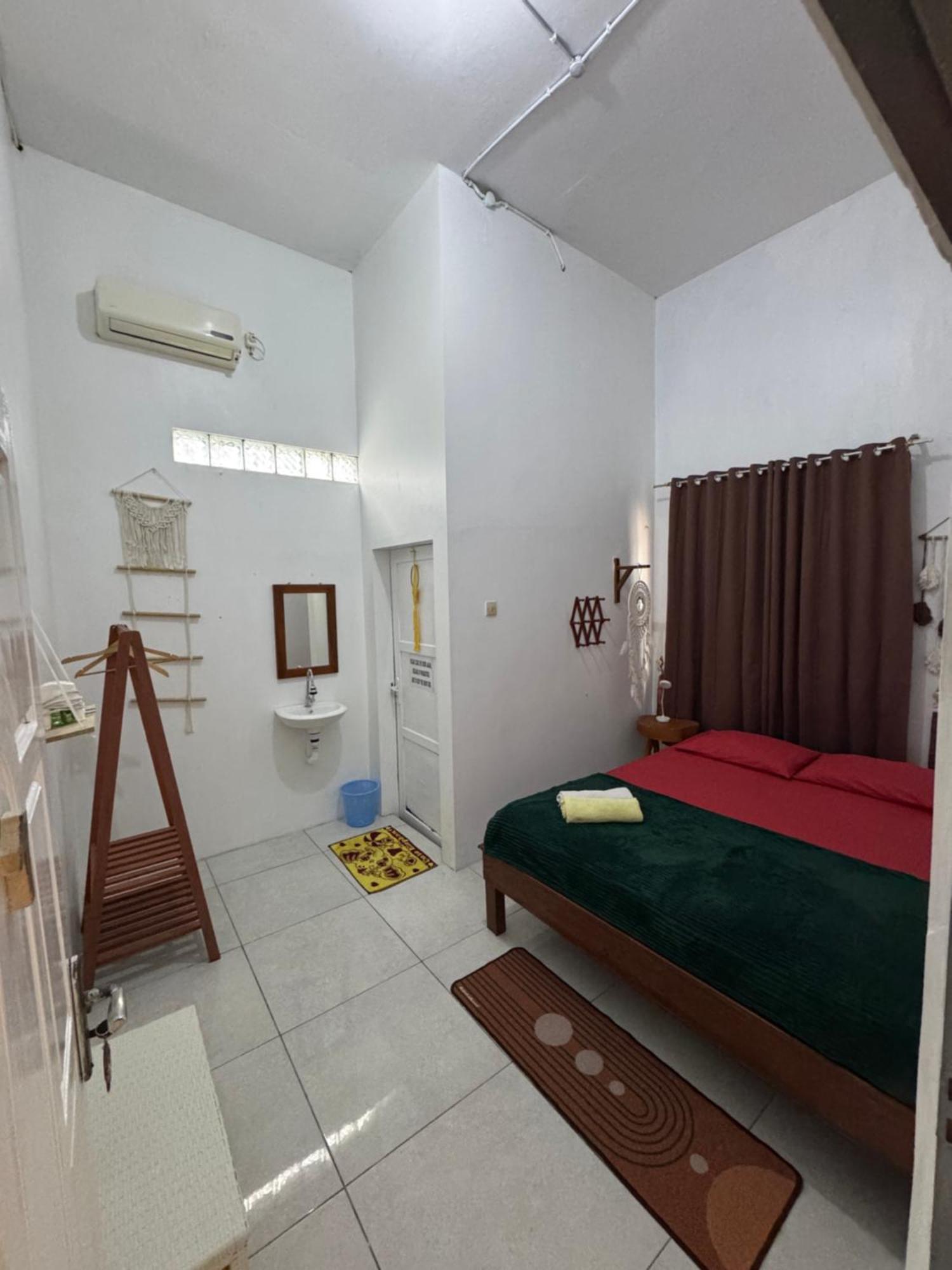 Loyal Friend Hostel Karimunjawa Dış mekan fotoğraf