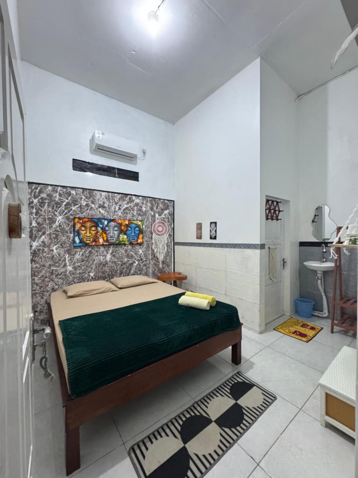 Loyal Friend Hostel Karimunjawa Dış mekan fotoğraf